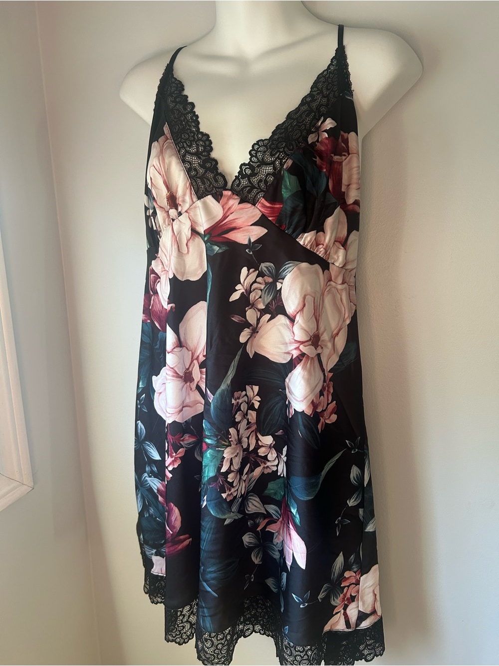 La Vie En Rose Black Floral Lace-Trim Chemise - Picture 2 of 16